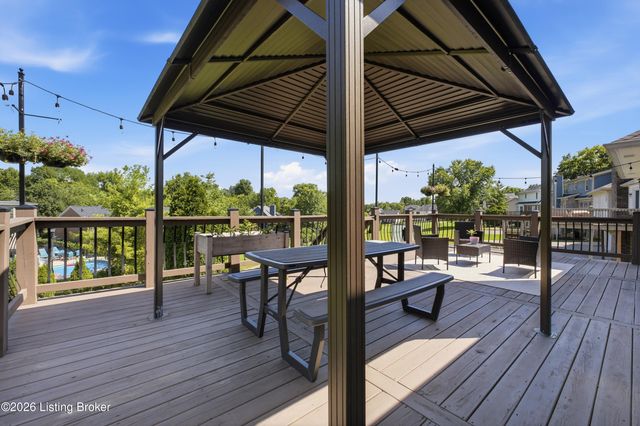 401 Wickfield Dr, Louisville, KY 40245