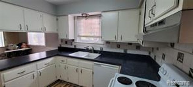 29359 Hemlock Drive, Farmington Hills, MI 48336