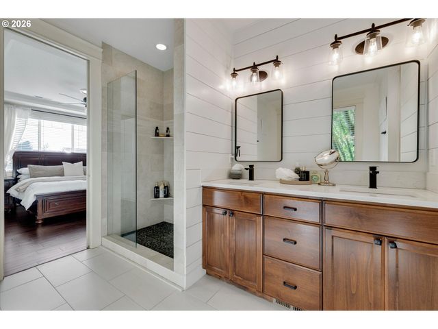 10766 Se TURNBERRY Loop, Happy Valley, OR 97086