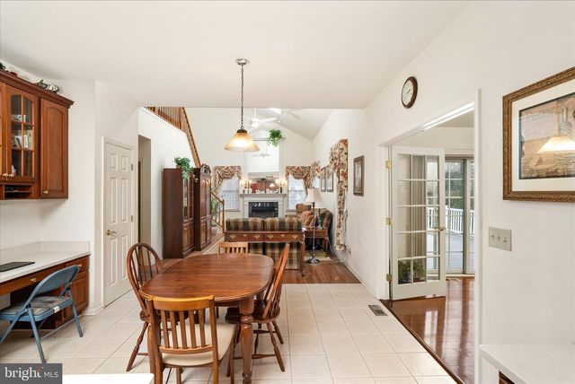 4 BERGEN DR, Cranbury, NJ 08512