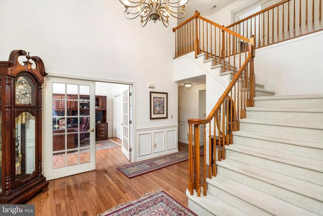 4 BERGEN DR, Cranbury, NJ 08512