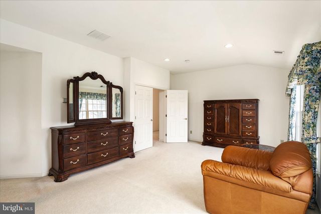 4 BERGEN DR, Cranbury, NJ 08512