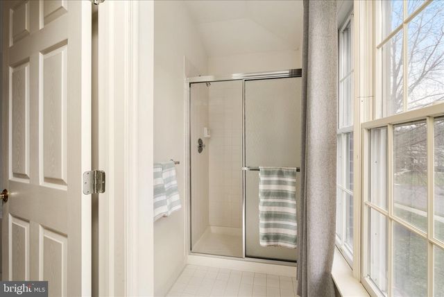 4 BERGEN DR, Cranbury, NJ 08512