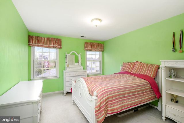 4 BERGEN DR, Cranbury, NJ 08512