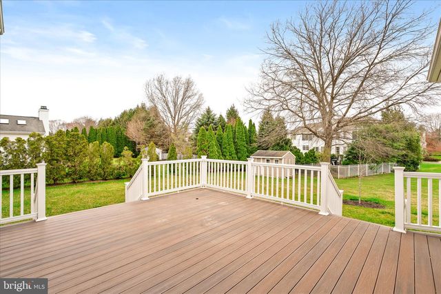 4 BERGEN DR, Cranbury, NJ 08512