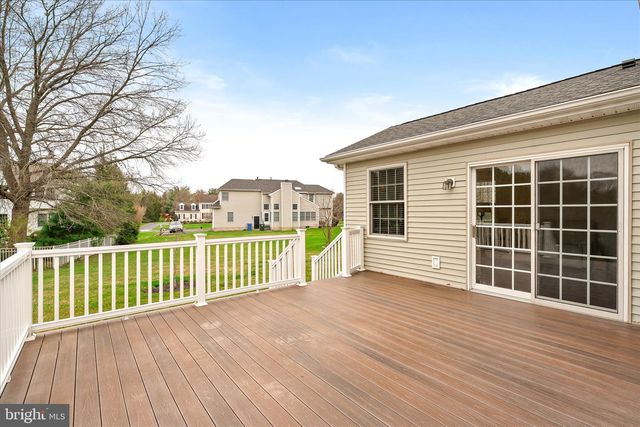 4 BERGEN DR, Cranbury, NJ 08512