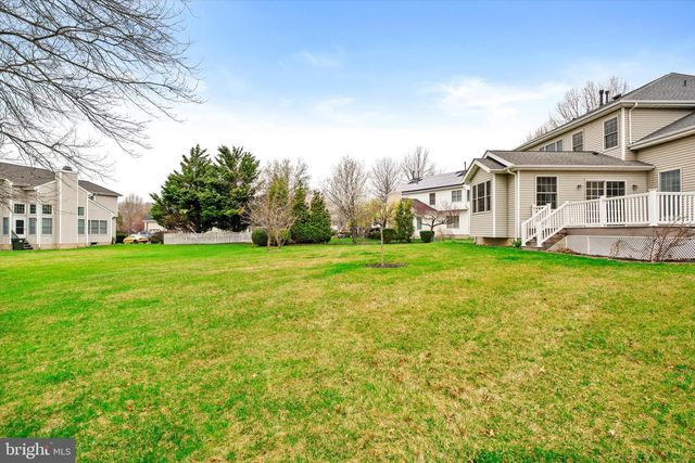 4 BERGEN DR, Cranbury, NJ 08512