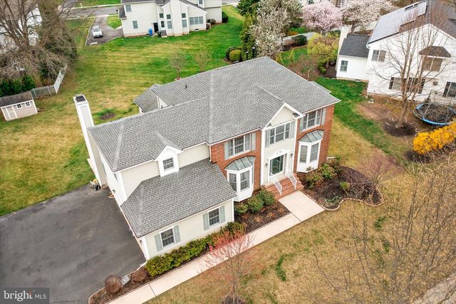 4 BERGEN DR, Cranbury, NJ 08512