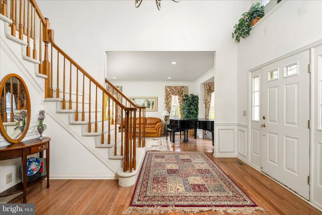 4 BERGEN DR, Cranbury, NJ 08512