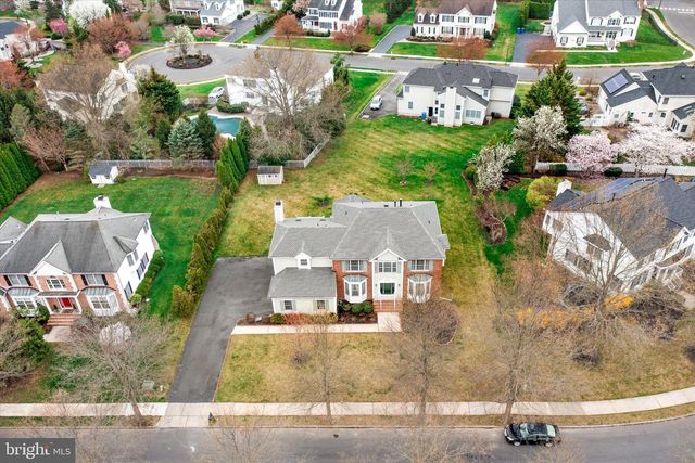 4 BERGEN DR, Cranbury, NJ 08512