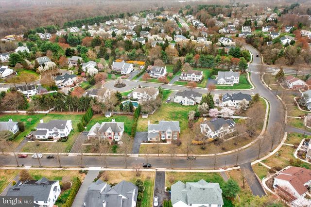 4 BERGEN DR, Cranbury, NJ 08512