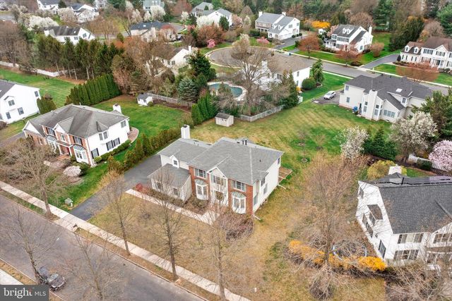 4 BERGEN DR, Cranbury, NJ 08512