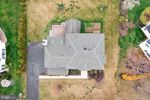 4 BERGEN DR, Cranbury, NJ 08512