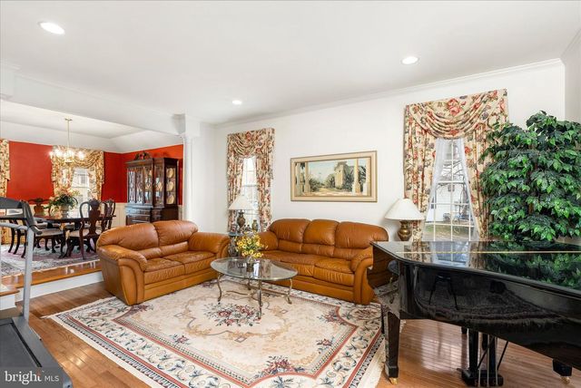 4 BERGEN DR, Cranbury, NJ 08512