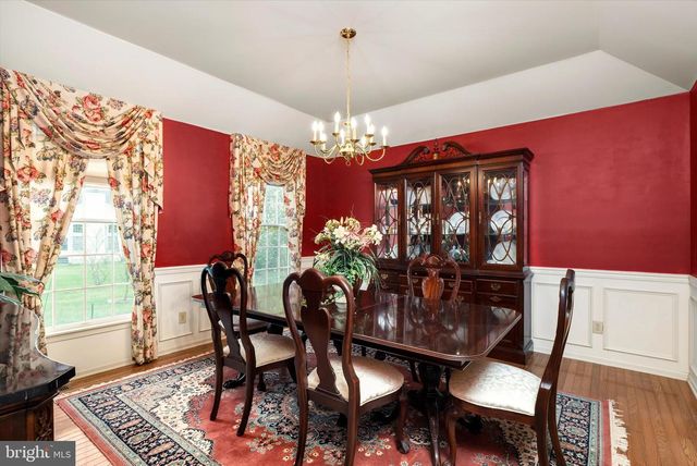 4 BERGEN DR, Cranbury, NJ 08512