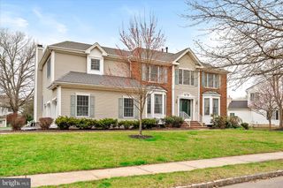 4 BERGEN DR, Cranbury, NJ 08512