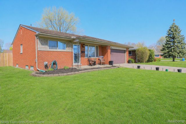 29847 Palomino Drive, Warren, MI 48093