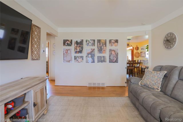 29847 Palomino Drive, Warren, MI 48093