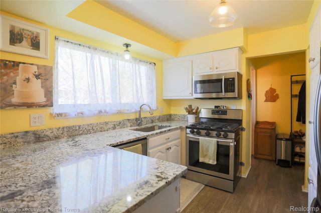 29847 Palomino Drive, Warren, MI 48093