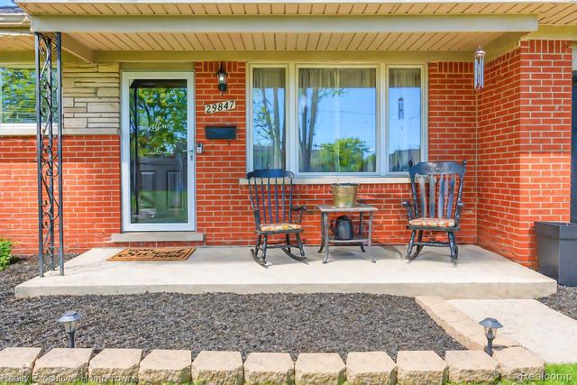 29847 Palomino Drive, Warren, MI 48093