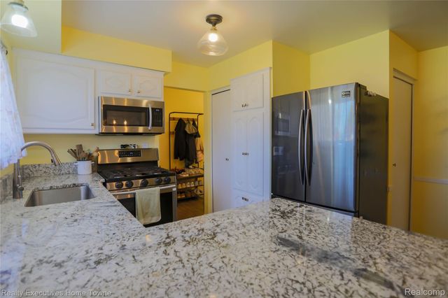 29847 Palomino Drive, Warren, MI 48093