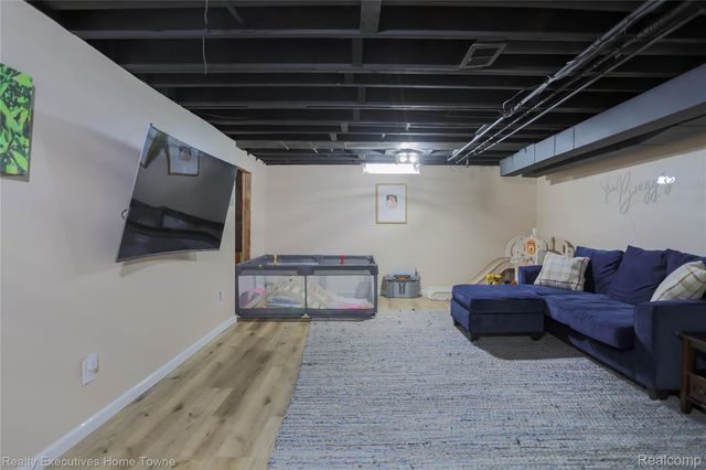 29847 Palomino Drive, Warren, MI 48093
