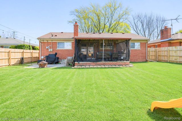 29847 Palomino Drive, Warren, MI 48093