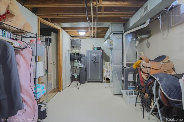 29847 Palomino Drive, Warren, MI 48093