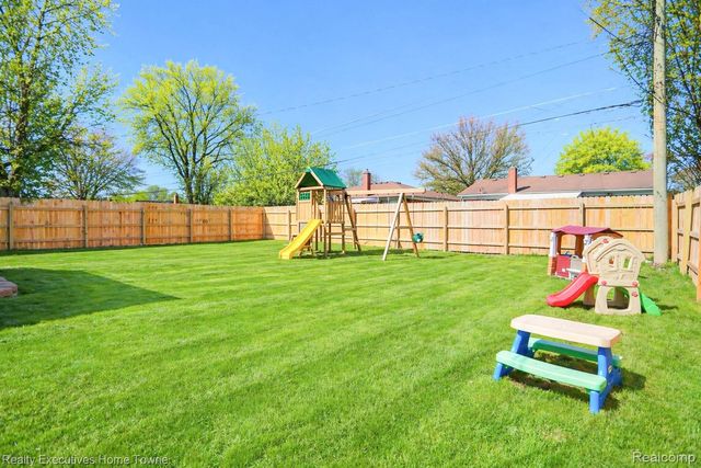 29847 Palomino Drive, Warren, MI 48093