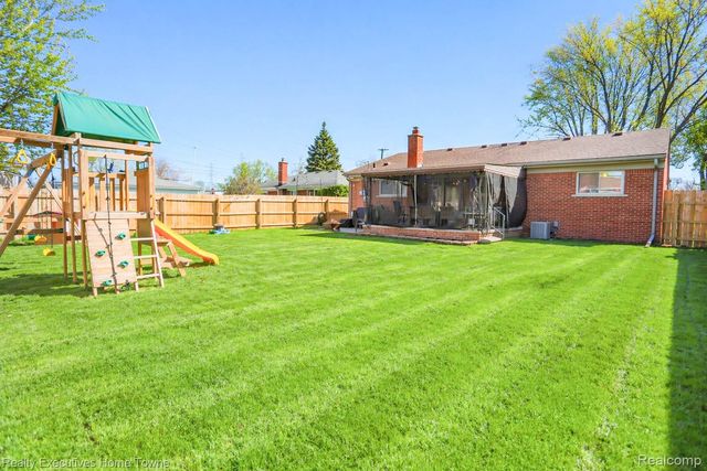 29847 Palomino Drive, Warren, MI 48093