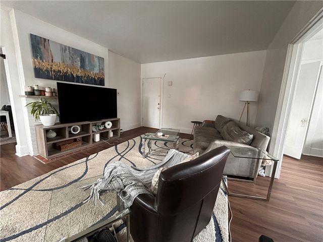 2150 Wightman St, Squirrel Hill, PA 15217