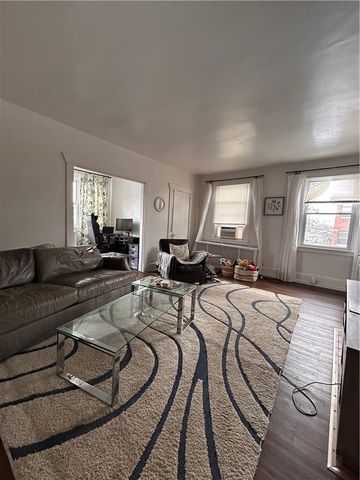 2150 Wightman St, Squirrel Hill, PA 15217