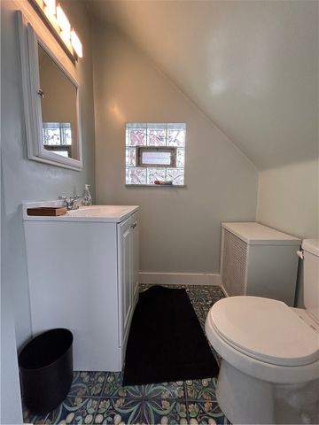 2150 Wightman St, Squirrel Hill, PA 15217