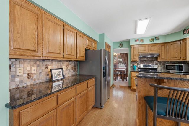 1414 W El Rancho DRIVE, Mequon, WI 53092