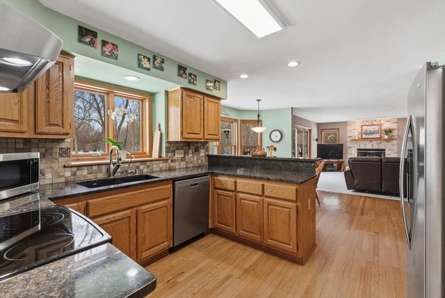 1414 W El Rancho DRIVE, Mequon, WI 53092