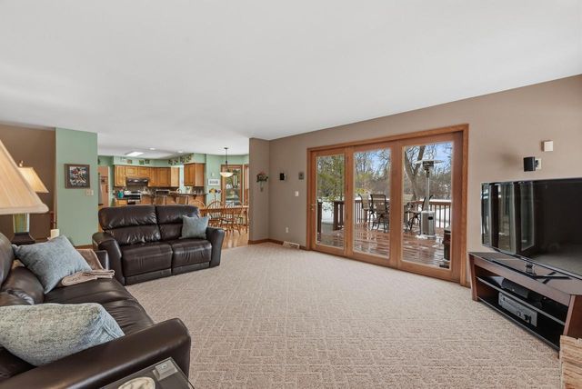 1414 W El Rancho DRIVE, Mequon, WI 53092