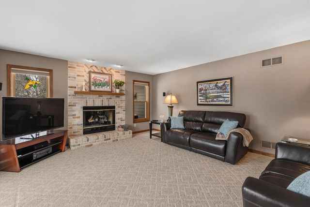 1414 W El Rancho DRIVE, Mequon, WI 53092