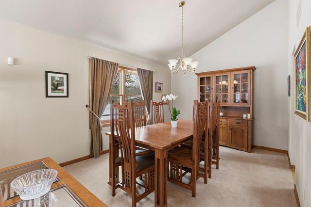 1414 W El Rancho DRIVE, Mequon, WI 53092