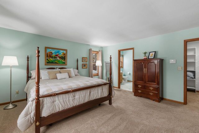 1414 W El Rancho DRIVE, Mequon, WI 53092