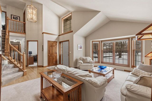 1414 W El Rancho DRIVE, Mequon, WI 53092