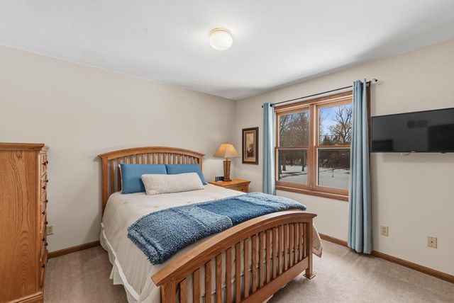 1414 W El Rancho DRIVE, Mequon, WI 53092