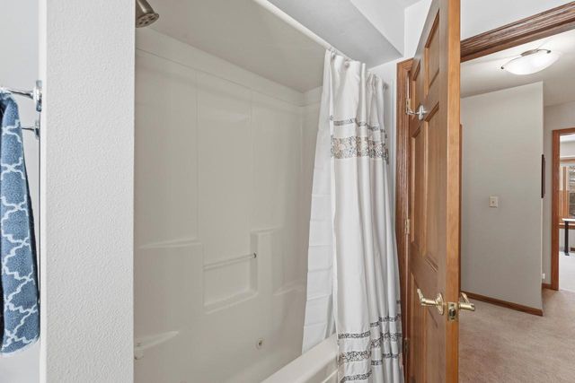 1414 W El Rancho DRIVE, Mequon, WI 53092