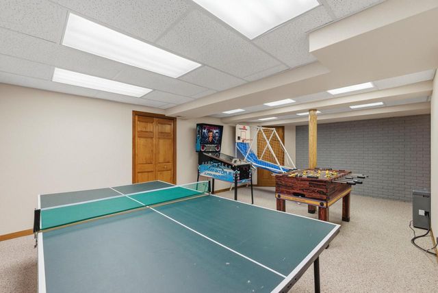 1414 W El Rancho DRIVE, Mequon, WI 53092