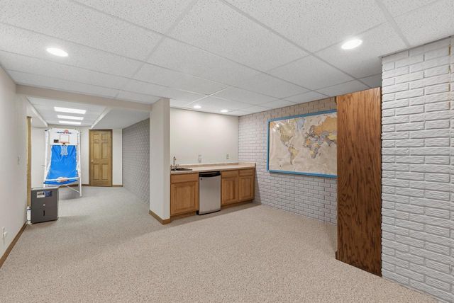 1414 W El Rancho DRIVE, Mequon, WI 53092