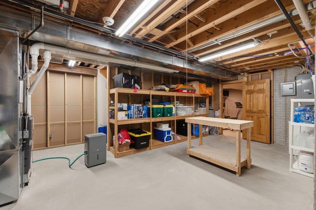 1414 W El Rancho DRIVE, Mequon, WI 53092