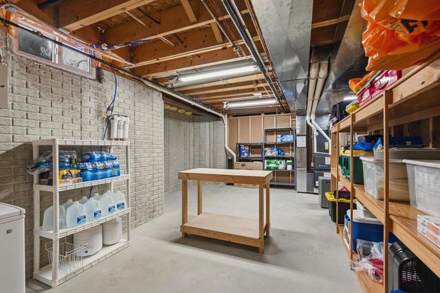 1414 W El Rancho DRIVE, Mequon, WI 53092