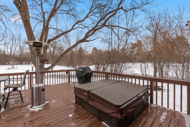 1414 W El Rancho DRIVE, Mequon, WI 53092