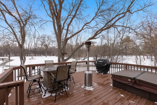 1414 W El Rancho DRIVE, Mequon, WI 53092