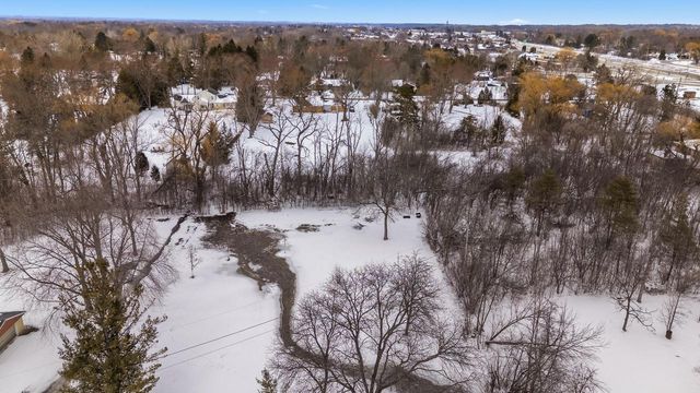 1414 W El Rancho DRIVE, Mequon, WI 53092