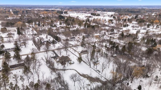 1414 W El Rancho DRIVE, Mequon, WI 53092